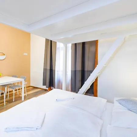 Center 1 Old Town Apartamento *